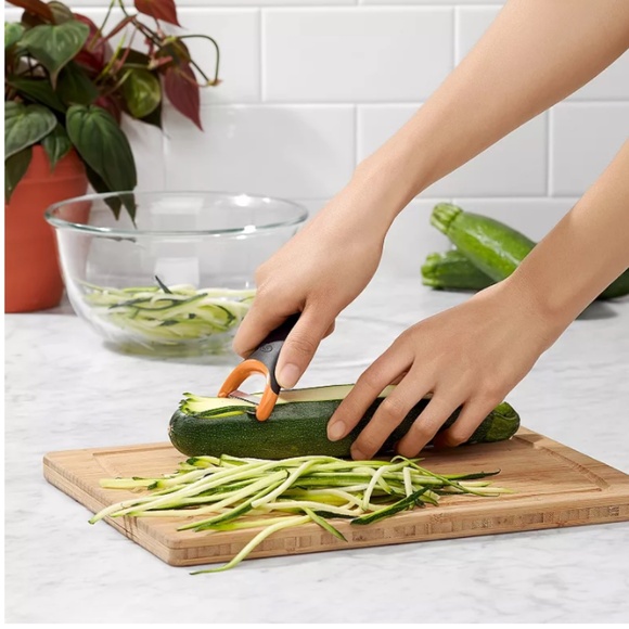 OXO Good Grips 3-Piece Prep Peeler Set - Picture 4 of 6